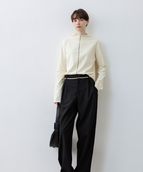 tageechita(タジチタ)の「【tageechita】カットオフボードネックラインデザインカットソー(Tシャツ/カットソー・レディース・ライトベージュ/ブラック・L/M/S)」の11枚目の写真