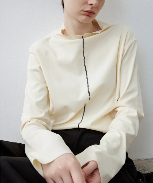 tageechita(タジチタ)の「【tageechita】カットオフボードネックラインデザインカットソー(Tシャツ/カットソー・レディース・ライトベージュ/ブラック・L/M/S)」の6枚目の写真
