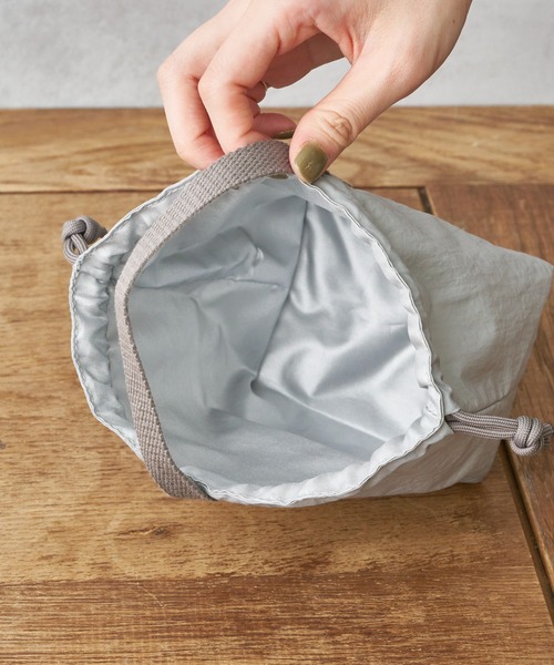 CUISINE HABITS（クイジーヌハビッツ）の「クイジーヌハビッツ 保冷おにぎり巾着（お弁当箱・レディース・ピンクベージュ/グレー・フリー）」の6枚目の写真