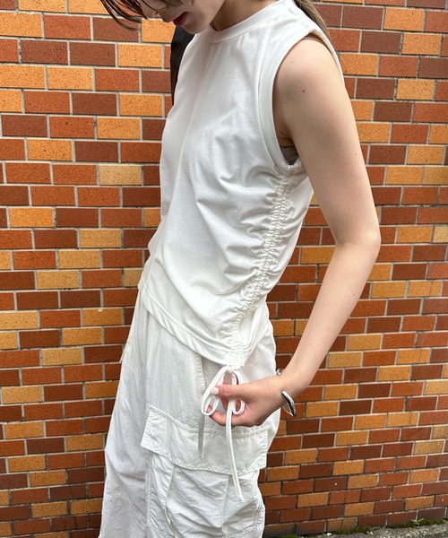 select MOCA(セレクトモカ)の「サイドギャザーノースリーブTシャツ(Tシャツ/カットソー・レディース・ブラック/オフホワイト・FREE)」の11枚目の写真