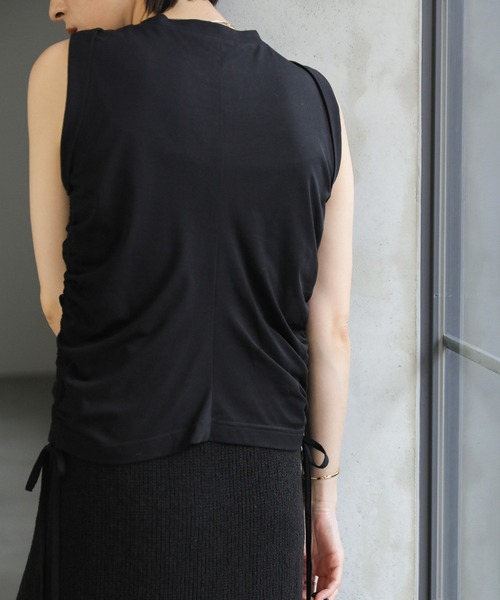 select MOCA(セレクトモカ)の「サイドギャザーノースリーブTシャツ(Tシャツ/カットソー・レディース・ブラック/オフホワイト・FREE)」の16枚目の写真