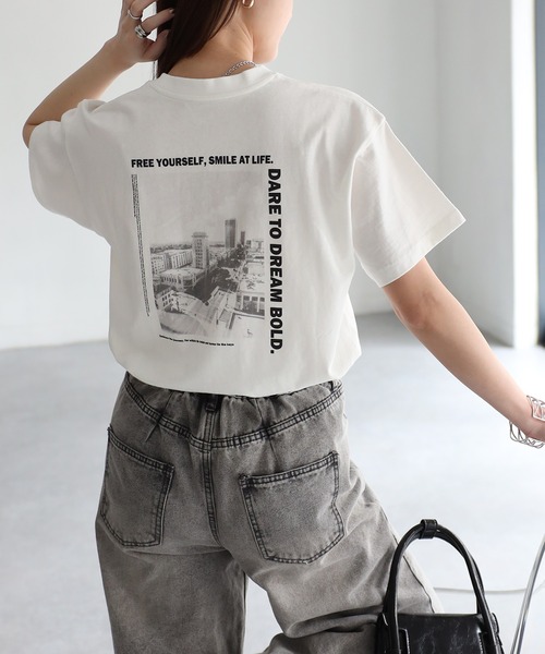 Riberry(リベリー)の「BRISKバックフォトプリントTシャツ(Tシャツ/カットソー・レディース・オフホワイト/チャコールグレー/ベージュ/ブラック・FREE)」の9枚目の写真