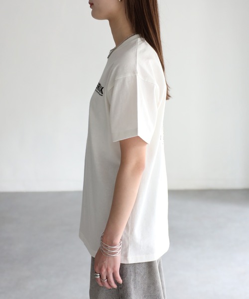 Riberry(リベリー)の「BRISKバックフォトプリントTシャツ(Tシャツ/カットソー・レディース・オフホワイト/チャコールグレー/ベージュ/ブラック・FREE)」の7枚目の写真