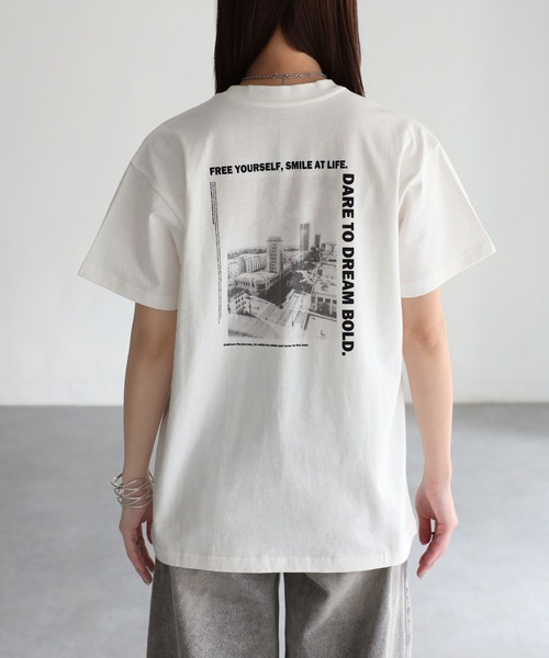 Riberry(リベリー)の「BRISKバックフォトプリントTシャツ(Tシャツ/カットソー・レディース・オフホワイト/チャコールグレー/ベージュ/ブラック・FREE)」の6枚目の写真