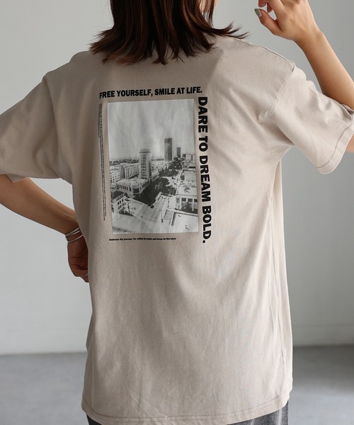 Riberry(リベリー)の「BRISKバックフォトプリントTシャツ(Tシャツ/カットソー・レディース・オフホワイト/チャコールグレー/ベージュ/ブラック・FREE)」の20枚目の写真