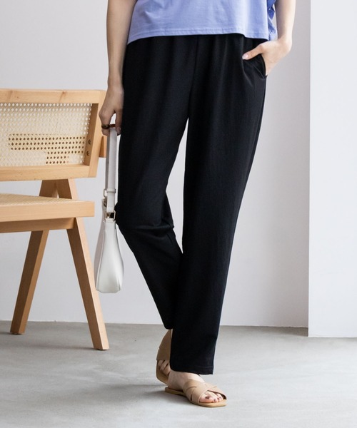 NAVY（ネイビー）の「NAVY サラリ冷感 制菌加工 テーパードパンツ（その他パンツ・レディース・ブラック/ブルー/カーキ/ネイビー・M/L/S/XL）」の2枚目の写真