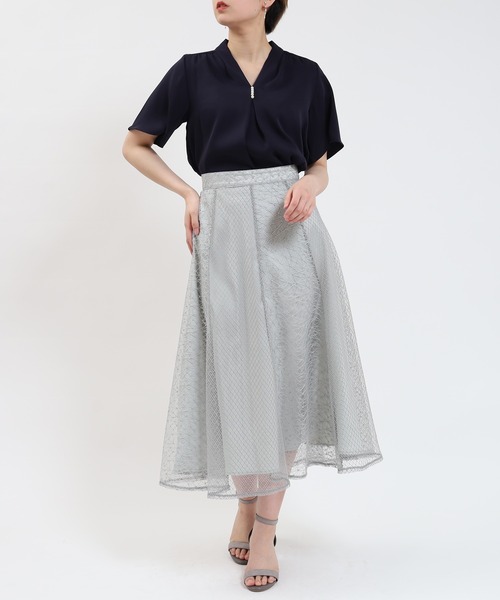 TRUDEA（トルディア）の「（マルチファンクション）パール付きVネック半袖ブラウス（シャツ/ブラウス・レディース・グレイッシュベージュ/ラベンダー/ホワイト/ネイビー・SMALL/MEDIUM/LARGE）」の10枚目の写真