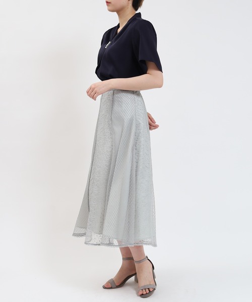 TRUDEA（トルディア）の「（マルチファンクション）パール付きVネック半袖ブラウス（シャツ/ブラウス・レディース・グレイッシュベージュ/ラベンダー/ホワイト/ネイビー・SMALL/MEDIUM/LARGE）」の11枚目の写真