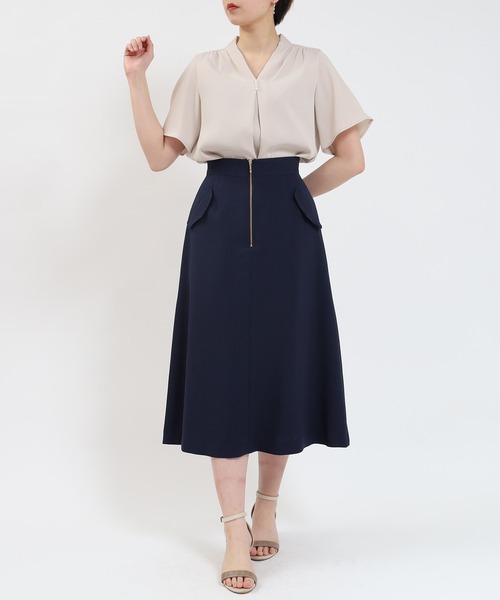 TRUDEA（トルディア）の「（マルチファンクション）パール付きVネック半袖ブラウス（シャツ/ブラウス・レディース・グレイッシュベージュ/ラベンダー/ホワイト/ネイビー・SMALL/MEDIUM/LARGE）」の21枚目の写真