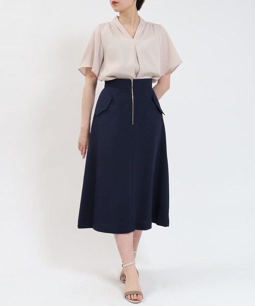 TRUDEA（トルディア）の「（マルチファンクション）パール付きVネック半袖ブラウス（シャツ/ブラウス・レディース・グレイッシュベージュ/ラベンダー/ホワイト/ネイビー・SMALL/MEDIUM/LARGE）」の22枚目の写真