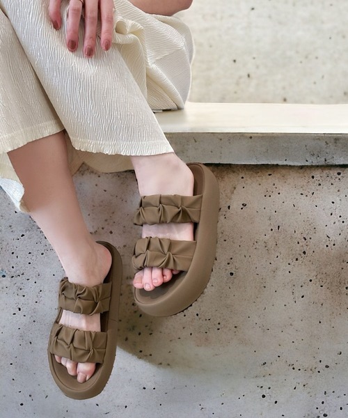 Sugar Sugar(シュガーシュガー)の「【SUGAR SUGARシュガーシュガー】くしゅくしゅ まあるい 厚底サンダル(9102)(サンダル・レディース・アイボリー/ブラック/ベージュ系その他・S/M/L/LL)」の4枚目の写真