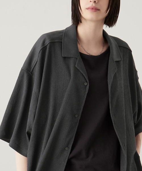 Alfred Alex（アルフレッドアレックス）の「【Alfred Alex】ランダムプリーツオーバーサイズオープンカラーシャツ/ショート丈（シャツ/ブラウス・メンズ・ブラック/グレイッシュブルー/チャコール/グレー/ワイン・M/L/S）」の3枚目の写真