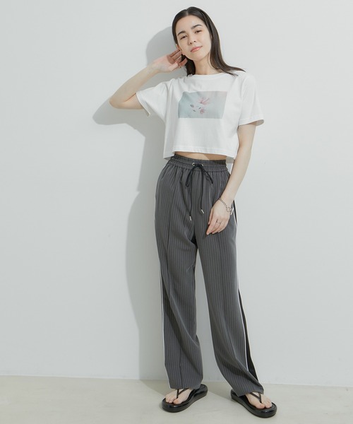 LEONARD フラワーとチェーンプリント 半袖Tシャツ［美品］ フラワーモチーフプリント短丈TEE（Tシャツ/カットソー）｜LE