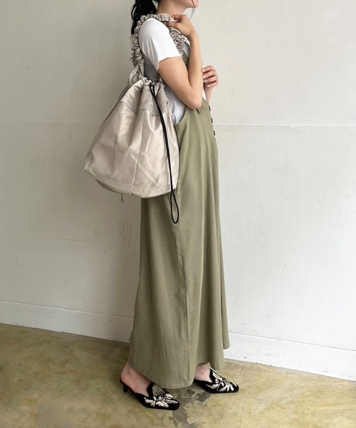 Jewelobe(ジュエローブ)の「フロントボタンタックルーズサロペット(サロペット/オーバーオール・レディース・ブラウン/ベージュ/ブラック/カーキ・FREE)」の21枚目の写真