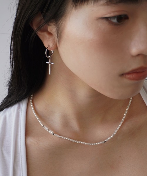 BARELY BLUE(ベアリーブルー)の「【 BARELY BLUE / ベアリーブルー 】 モノトーン ポイント ビーズ ネックレス(ネックレス・レディース・ホワイト/ブラック/ホワイト系その他/ブラック系その他・FREE)」の1枚目の写真