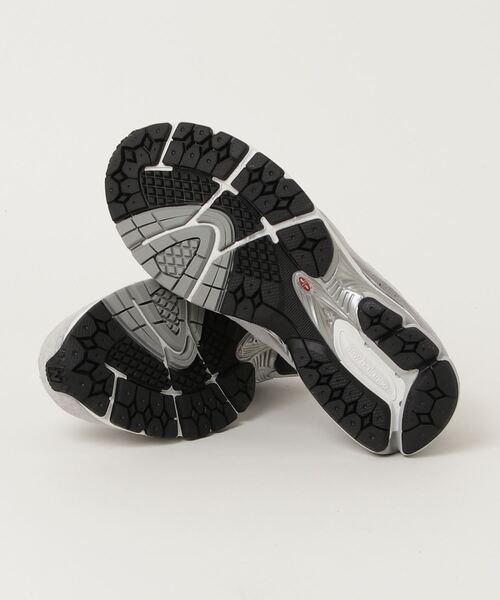 NEW BALANCE（ニューバランス）の「NEW BALANCE ニューバランス M2002R（スニーカー・メンズ・グレー・25.5cm/26cm/26.5cm/23cm/23.5cm/28cm/28.5cm/29cm/24cm/24.5cm/25cm/27cm/27.5cm）」の3枚目の写真