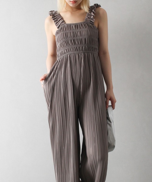 SpRay（スプレイ）の「ランダムプリーツサロペット（サロペット/オーバーオール・レディース・ベージュ/ブラック/グレー・FREE）」の3枚目の写真