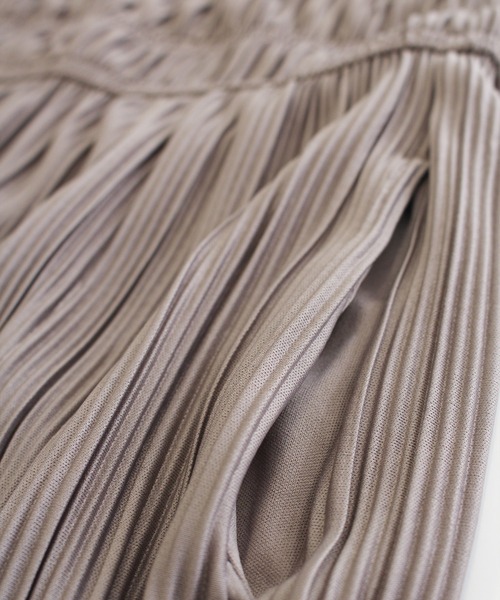 SpRay（スプレイ）の「ランダムプリーツサロペット（サロペット/オーバーオール・レディース・ベージュ/ブラック/グレー・FREE）」の5枚目の写真