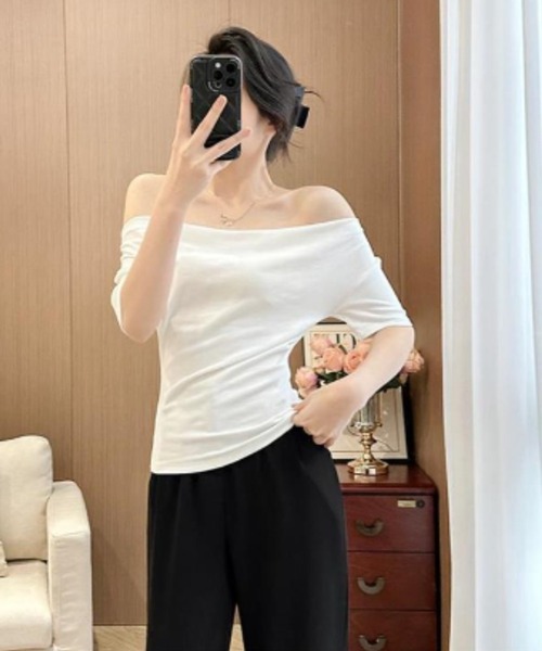 a lot of love(ア ロット オブ ラブ)の「オフショルプレーントップス(Tシャツ/カットソー・レディース・ホワイト/オレンジ/ブルー/ブラック・FREE)」の5枚目の写真