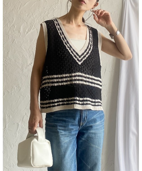 She's Closet（シーズクローゼット）の「ショート丈深Vネック透かし編みメッシュかぎ編みクロシェベスト（ベスト・レディース・アイボリー/ブラック/グレー・FREE）」の6枚目の写真
