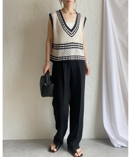 She's Closet（シーズクローゼット）の「ショート丈深Vネック透かし編みメッシュかぎ編みクロシェベスト（ベスト・レディース・アイボリー/ブラック/グレー・FREE）」の11枚目の写真