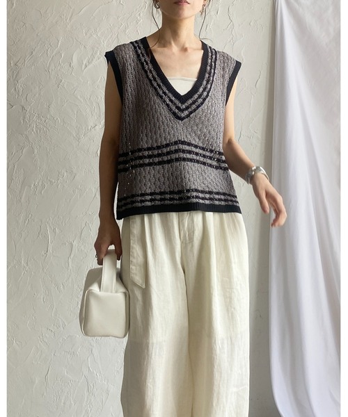 She's Closet（シーズクローゼット）の「ショート丈深Vネック透かし編みメッシュかぎ編みクロシェベスト（ベスト・レディース・アイボリー/ブラック/グレー・FREE）」の17枚目の写真