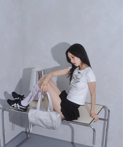 FCMM(エフシーエムエム)の「RIBBON CROP TEE/リボンクロップT(Tシャツ/カットソー・レディース・ブラック/グレー/ホワイト・MEDIUM/SMALL)」の7枚目の写真