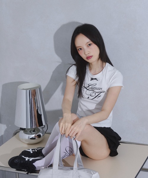 FCMM(エフシーエムエム)の「RIBBON CROP TEE/リボンクロップT(Tシャツ/カットソー・レディース・ブラック/グレー/ホワイト・MEDIUM/SMALL)」の6枚目の写真