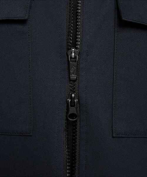 NIKE(ナイキ)の「ナイキ スポーツウェア ガールズジャケット / Nike Sportswear Girls' Jacket<130-160cm 展開>(ミリタリージャケット・キッズ・クリーム/ブラック・130/140/150/160/170)」の3枚目の写真