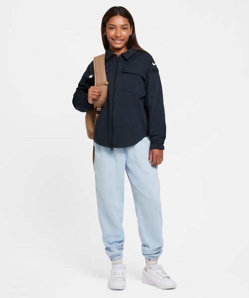 NIKE(ナイキ)の「ナイキ スポーツウェア ガールズジャケット / Nike Sportswear Girls' Jacket<130-160cm 展開>(ミリタリージャケット・キッズ・クリーム/ブラック・130/140/150/160/170)」の14枚目の写真