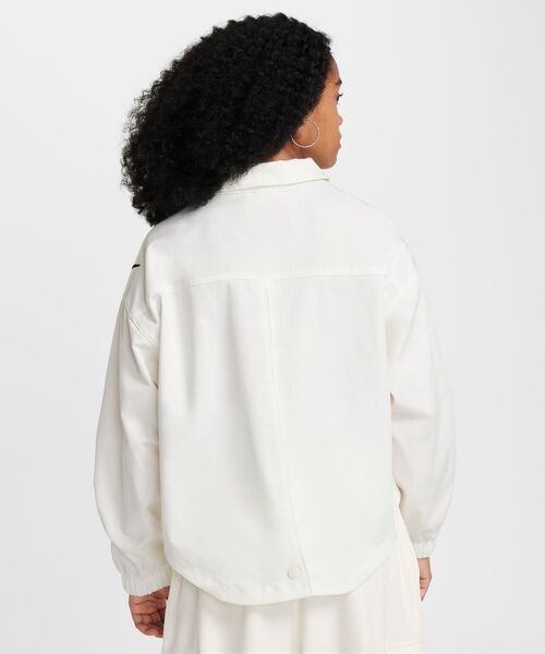 NIKE(ナイキ)の「ナイキ スポーツウェア ガールズジャケット / Nike Sportswear Girls' Jacket<130-160cm 展開>(ミリタリージャケット・キッズ・クリーム/ブラック・130/140/150/160/170)」の15枚目の写真