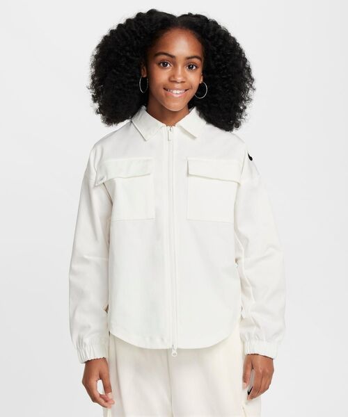 NIKE(ナイキ)の「ナイキ スポーツウェア ガールズジャケット / Nike Sportswear Girls' Jacket<130-160cm 展開>(ミリタリージャケット・キッズ・クリーム/ブラック・130/140/150/160/170)」の13枚目の写真