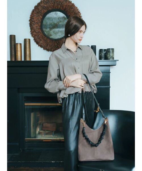 YECCA VECCA（イェッカヴェッカ）の「2wayワンハンドルショルダーバッグ（ショルダーバッグ・レディース・ブラック/グレイッシュベージュ/ブラウン・FREE）」の6枚目の写真