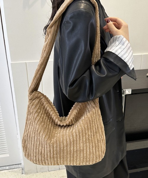 florist(フローリスト)の「【2WAY・軽量】韓国ファッションコーデュロイシンプルショルダーバッグ(ショルダーバッグ・レディース・ブラック/ブルー/グレー/グリーン/ピンク/ブラウン/ホワイト・FREE)」の4枚目の写真