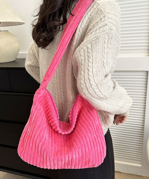 florist(フローリスト)の「【2WAY・軽量】韓国ファッションコーデュロイシンプルショルダーバッグ(ショルダーバッグ・レディース・ブラック/ブルー/グレー/グリーン/ピンク/ブラウン/ホワイト・FREE)」の7枚目の写真