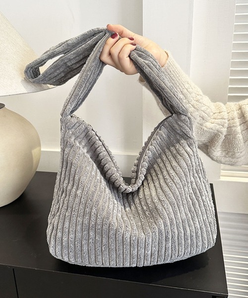 florist(フローリスト)の「【2WAY・軽量】韓国ファッションコーデュロイシンプルショルダーバッグ(ショルダーバッグ・レディース・ブラック/ブルー/グレー/グリーン/ピンク/ブラウン/ホワイト・FREE)」の12枚目の写真