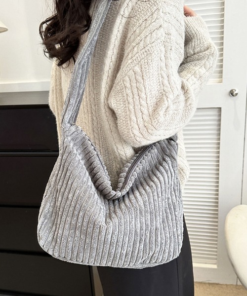 florist(フローリスト)の「【2WAY・軽量】韓国ファッションコーデュロイシンプルショルダーバッグ(ショルダーバッグ・レディース・ブラック/ブルー/グレー/グリーン/ピンク/ブラウン/ホワイト・FREE)」の11枚目の写真