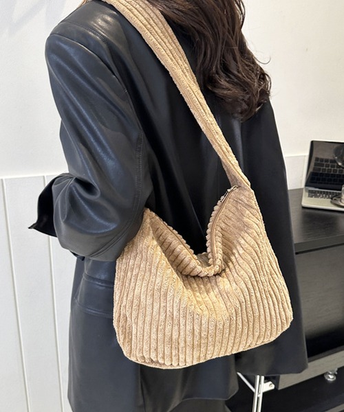 florist(フローリスト)の「【2WAY・軽量】韓国ファッションコーデュロイシンプルショルダーバッグ(ショルダーバッグ・レディース・ブラック/ブルー/グレー/グリーン/ピンク/ブラウン/ホワイト・FREE)」の16枚目の写真