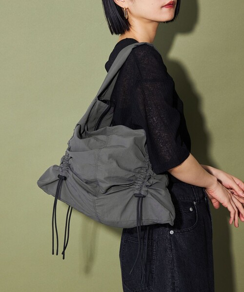 CITEN（シテン）の「【WEB限定】＜CITEN＞シャーリングドロストバッグ（ショルダーバッグ・レディース・ブラック/オレンジ/ロイヤルブルー/ライトグレー・FREE）」の3枚目の写真