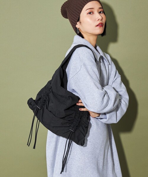 CITEN（シテン）の「【WEB限定】＜CITEN＞シャーリングドロストバッグ（ショルダーバッグ・レディース・ブラック/オレンジ/ロイヤルブルー/ライトグレー・FREE）」の2枚目の写真