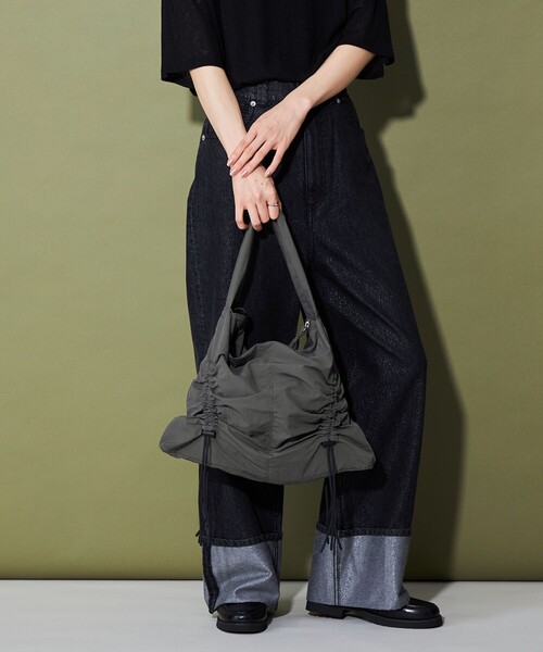 CITEN（シテン）の「【WEB限定】＜CITEN＞シャーリングドロストバッグ（ショルダーバッグ・レディース・ブラック/オレンジ/ロイヤルブルー/ライトグレー・FREE）」の5枚目の写真