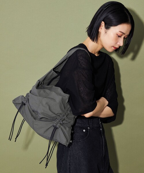 CITEN（シテン）の「【WEB限定】＜CITEN＞シャーリングドロストバッグ（ショルダーバッグ・レディース・ブラック/オレンジ/ロイヤルブルー/ライトグレー・FREE）」の6枚目の写真