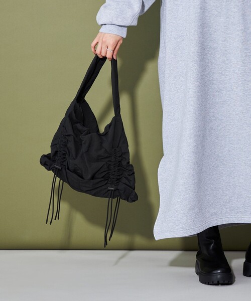 CITEN（シテン）の「【WEB限定】＜CITEN＞シャーリングドロストバッグ（ショルダーバッグ・レディース・ブラック/オレンジ/ロイヤルブルー/ライトグレー・FREE）」の8枚目の写真