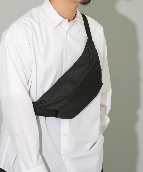 RODE SKO（ロデスコ）の「撥水タックボディバッグ（ショルダーバッグ・メンズ・チャコールグレー/ブラック・ONE）」の3枚目の写真