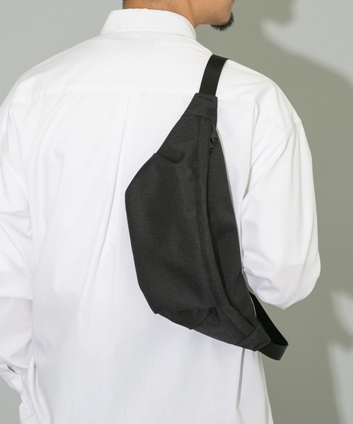 RODE SKO（ロデスコ）の「撥水タックボディバッグ（ショルダーバッグ・メンズ・チャコールグレー/ブラック・ONE）」の6枚目の写真