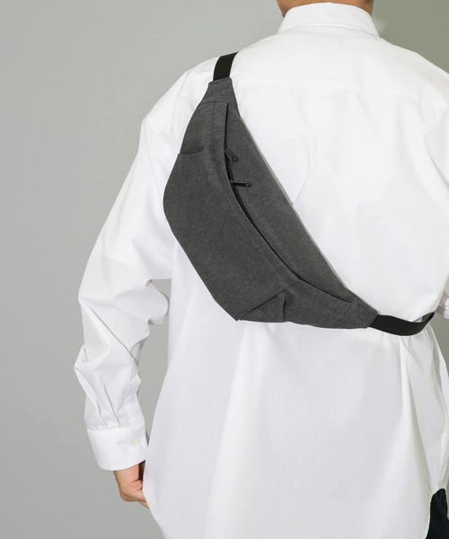 RODE SKO（ロデスコ）の「撥水タックボディバッグ（ショルダーバッグ・メンズ・チャコールグレー/ブラック・ONE）」の18枚目の写真