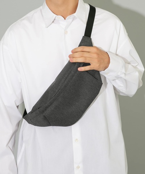 RODE SKO（ロデスコ）の「撥水タックボディバッグ（ショルダーバッグ・メンズ・チャコールグレー/ブラック・ONE）」の22枚目の写真