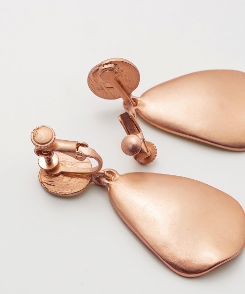 ciite'(シーテ)の「ヘンケイプレート イヤリング (両耳用)(イヤリング・レディース・シルバー/ゴールド/ピンクゴールド・FREE)」の4枚目の写真