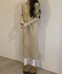 クルーネックリブニットワンピース