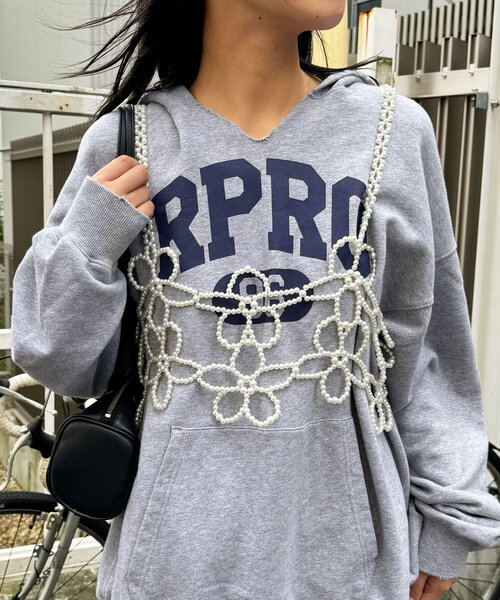 CIAOPANIC(チャオパニック)の「パールビーズフラワービスチェ(Tシャツ/カットソー・レディース・ブラック/ホワイト・ONE SIZE)」の4枚目の写真